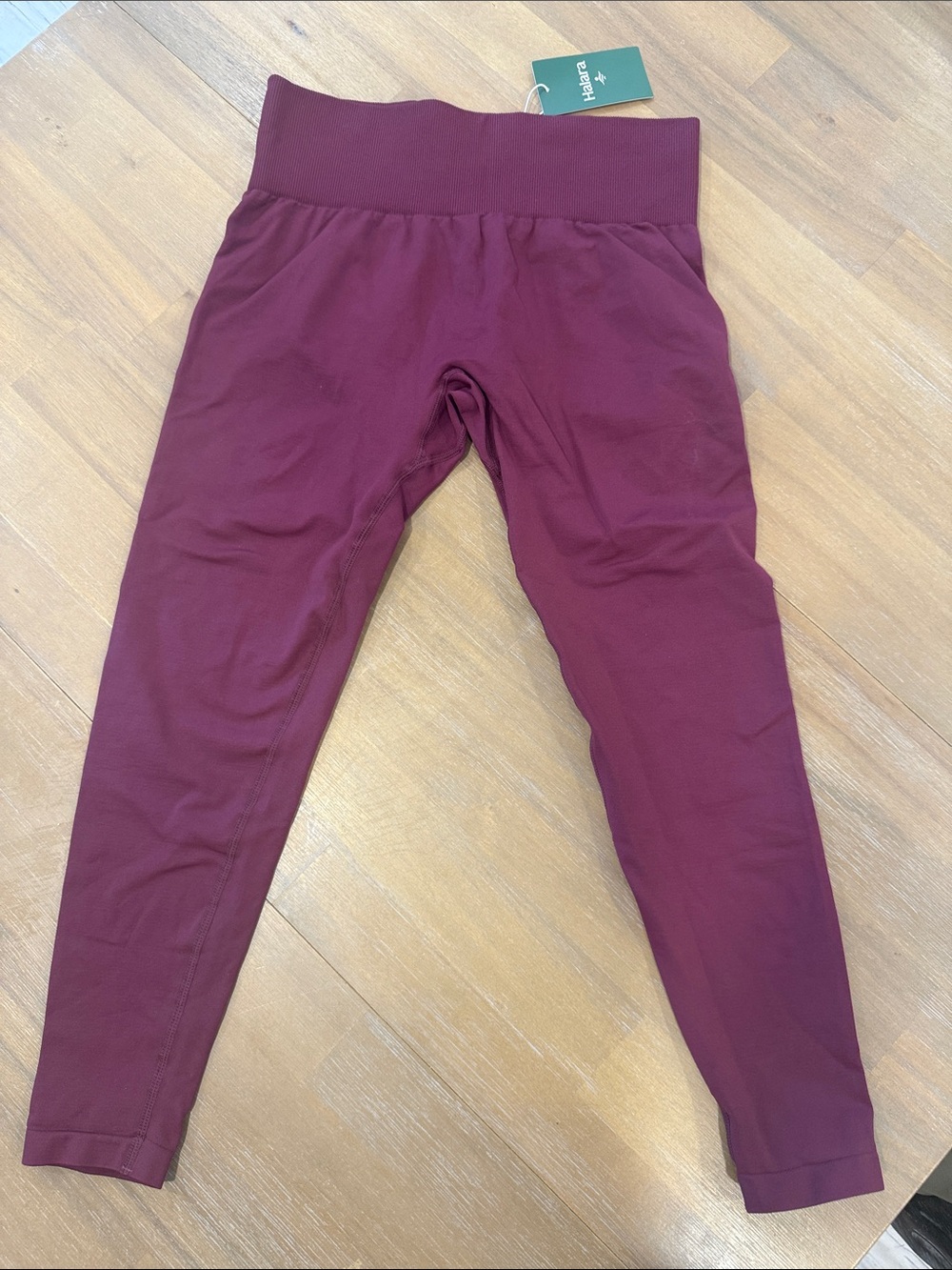 HALARA Oneform Seamless Flow Mid rise Tummy Control Size: Medium Color: Fig